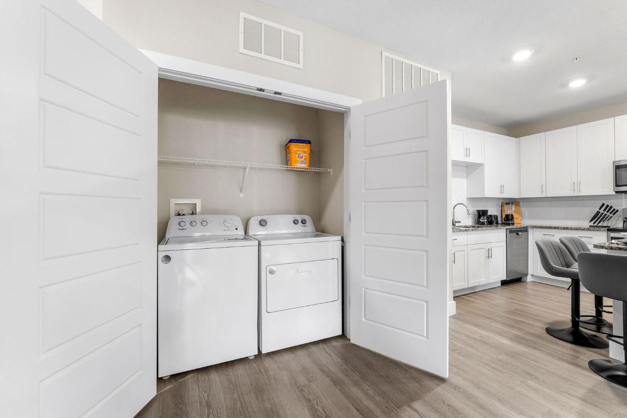 Private Full 2bedroom Haven Close To Parks Kingbed And Amenities Apartment