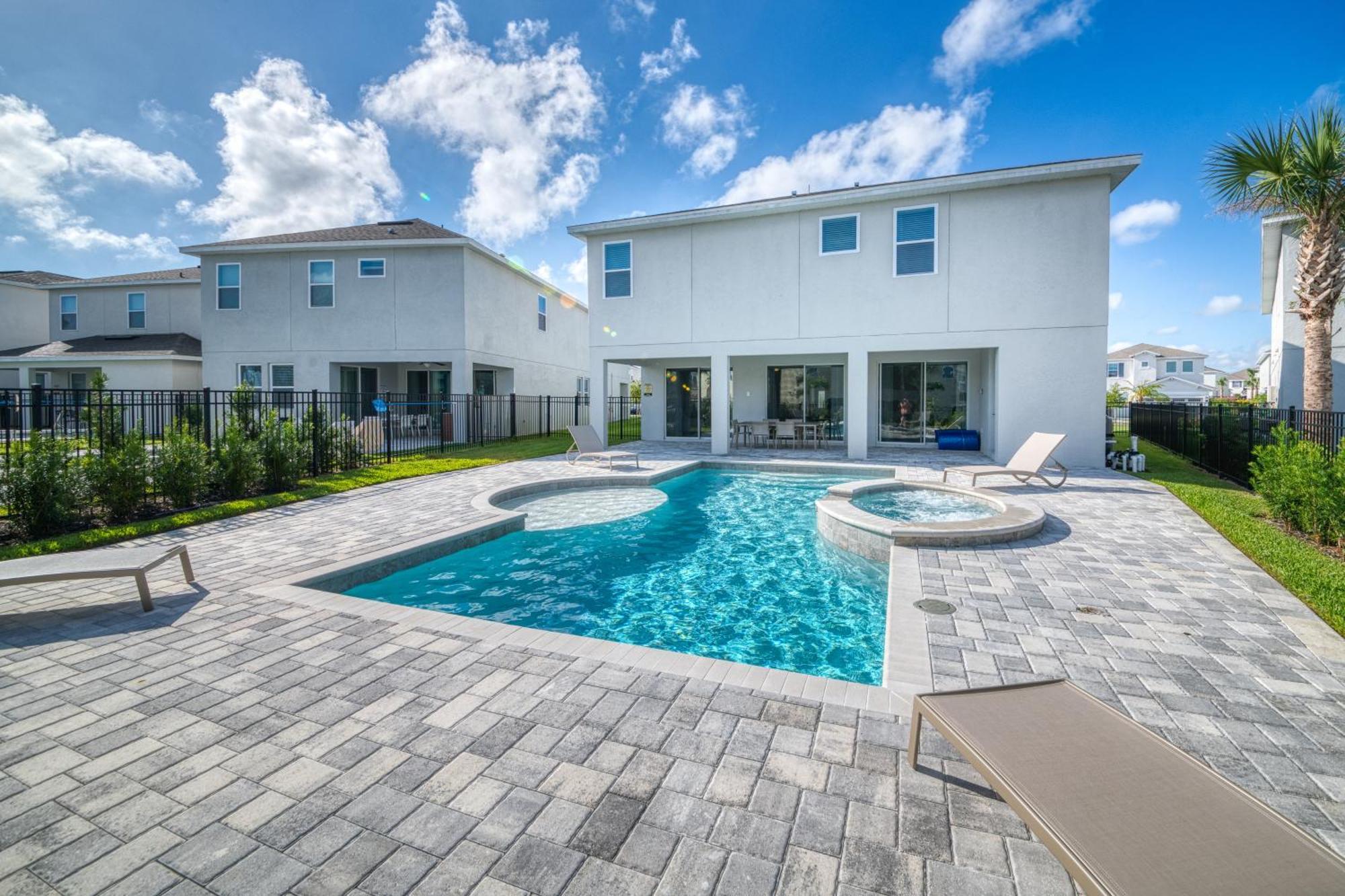 Holiday home Vibrant With Pool Table & Amenities Near By Rentyl - 7707g Orlando
