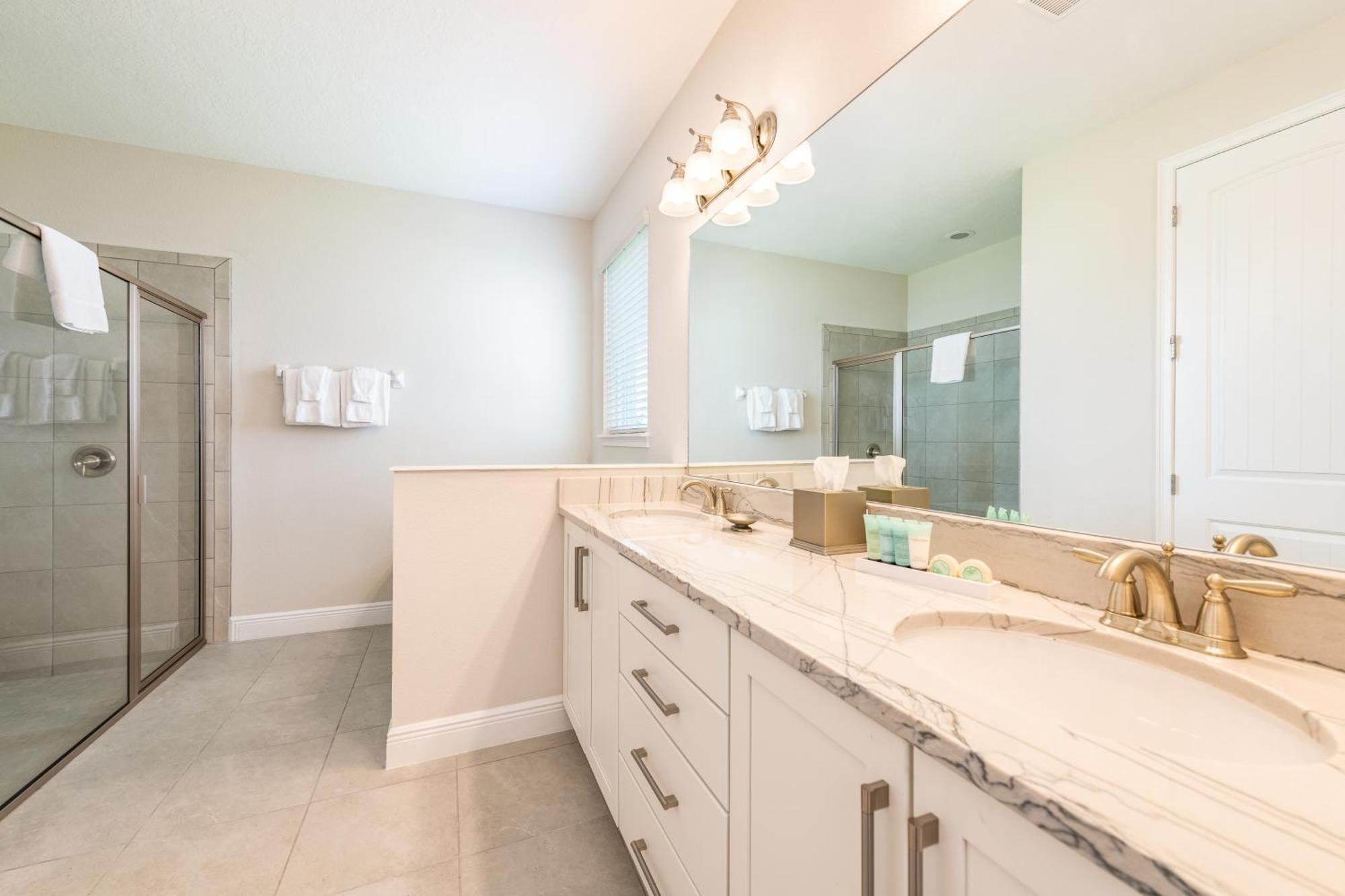 Vibrant With Pool Table & Amenities Near By Rentyl - 7707g Holiday home *