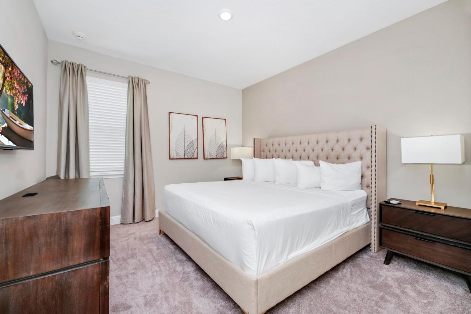 Elite With Private Pool & Amenities By Rentyl Near - 200a Holiday home