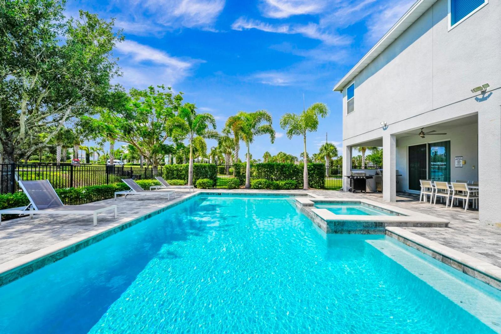 Elite With Private Pool & Amenities By Rentyl Near - 200a Orlando