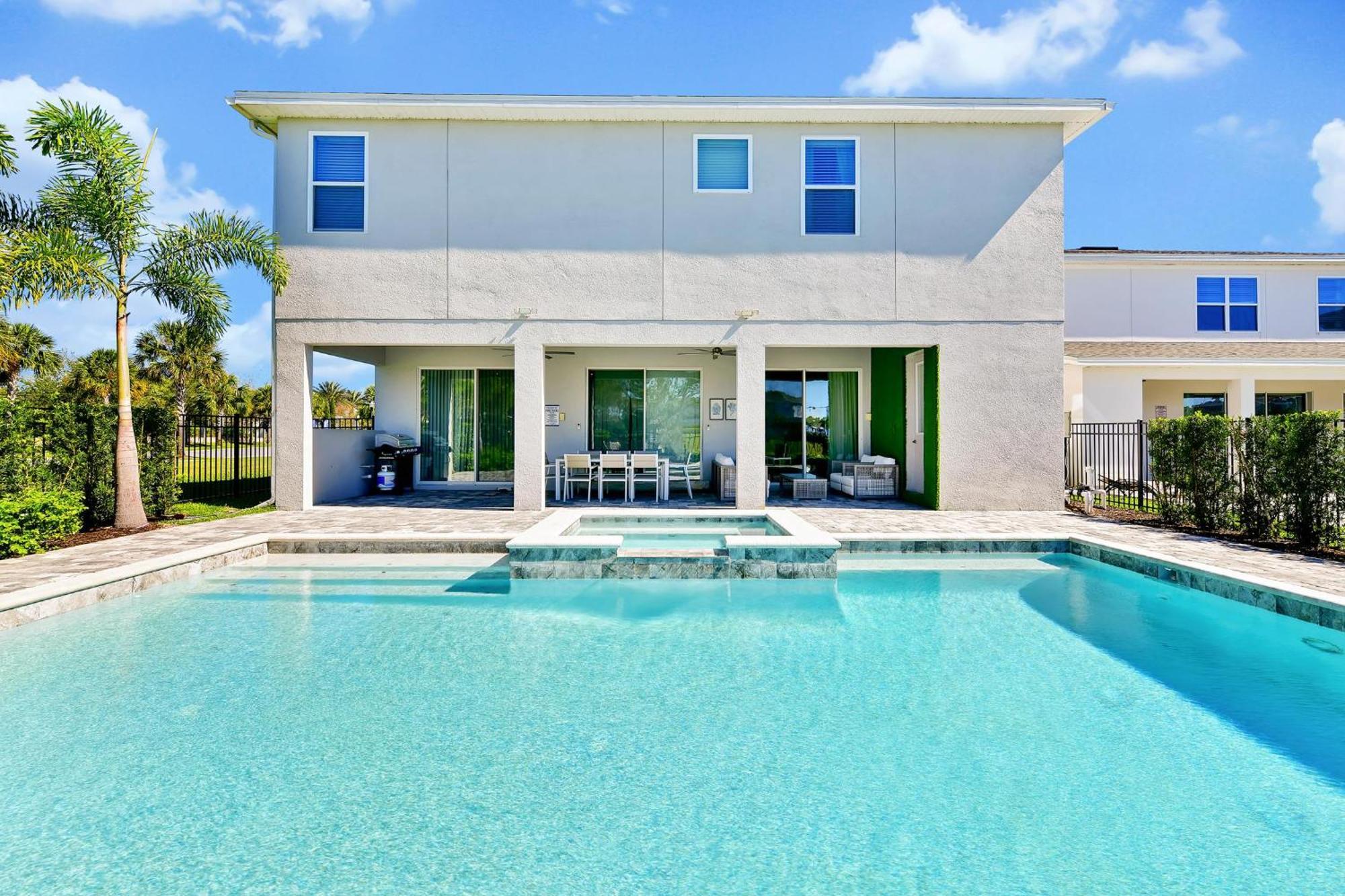 Elite With Private Pool & Amenities By Rentyl Near - 200a