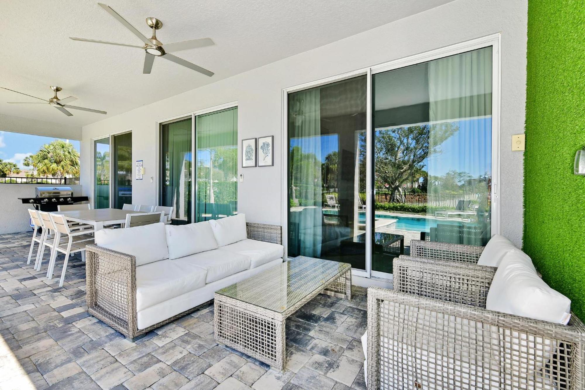 Elite With Private Pool & Amenities By Rentyl Near - 200a Holiday home