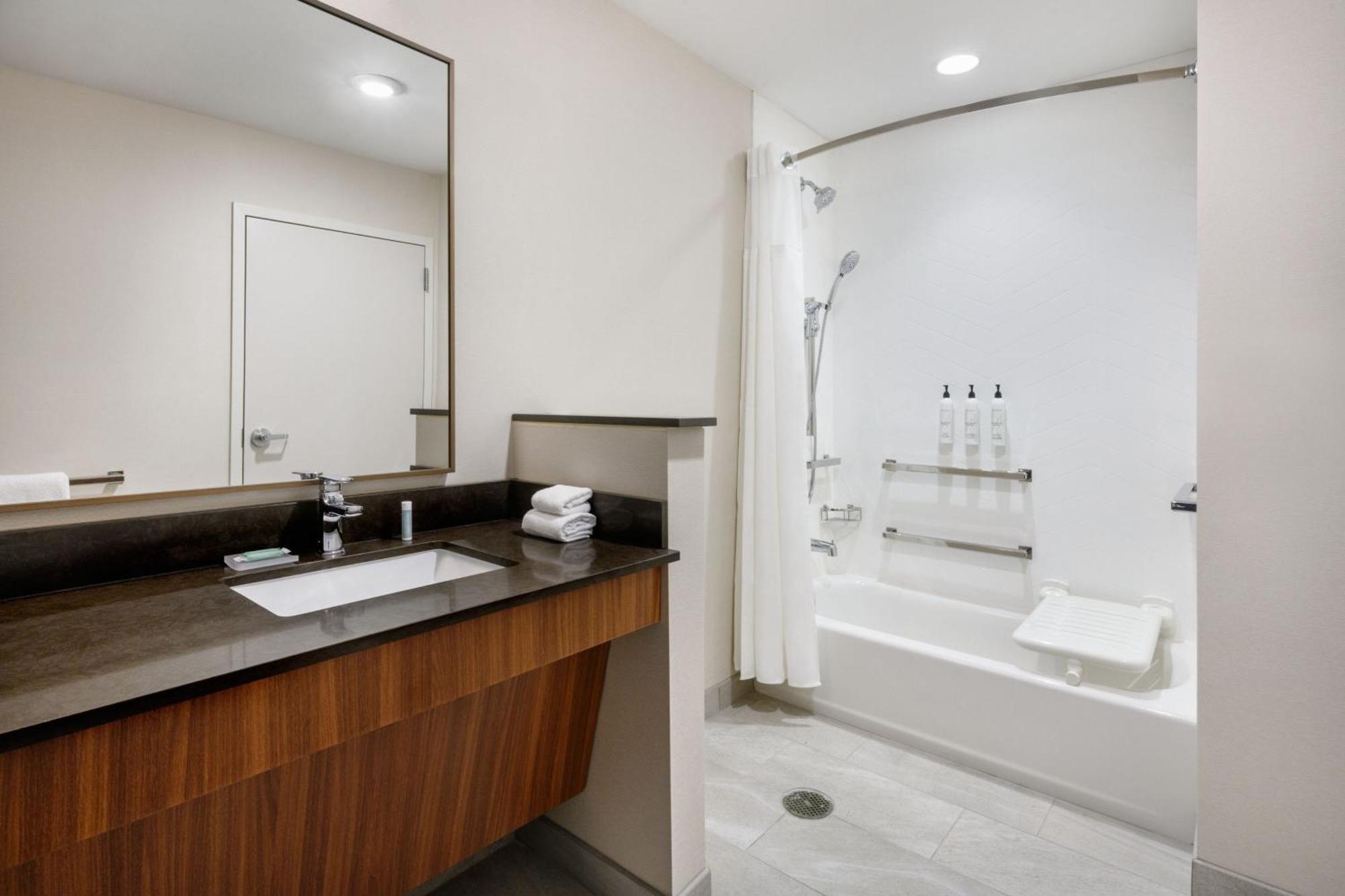 Hotel Fairfield By Marriott & At Millenia
