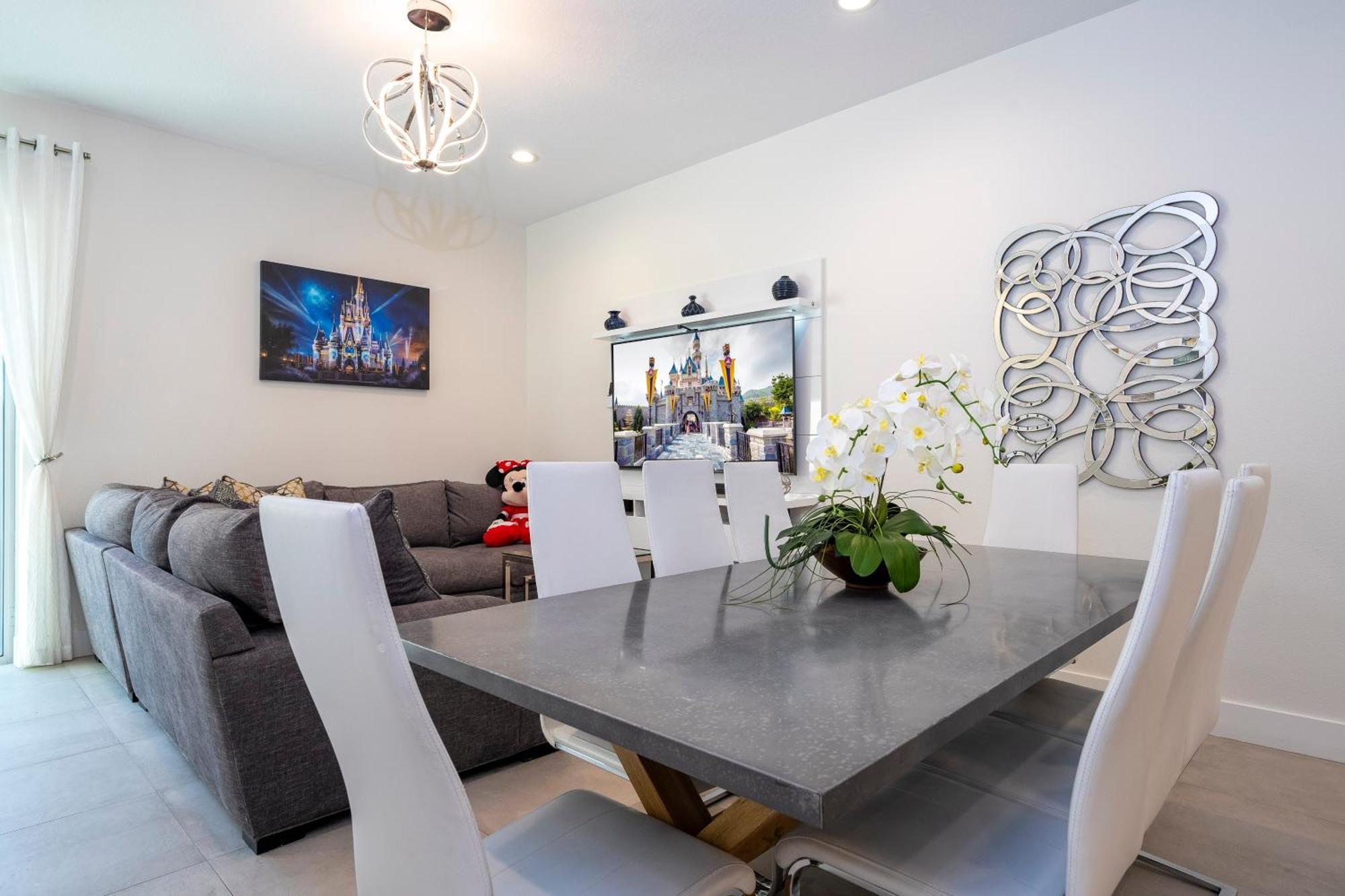 Themed House 5 Min To Parks, Heated Pool, Jacuzzi, Gym And Holiday home *