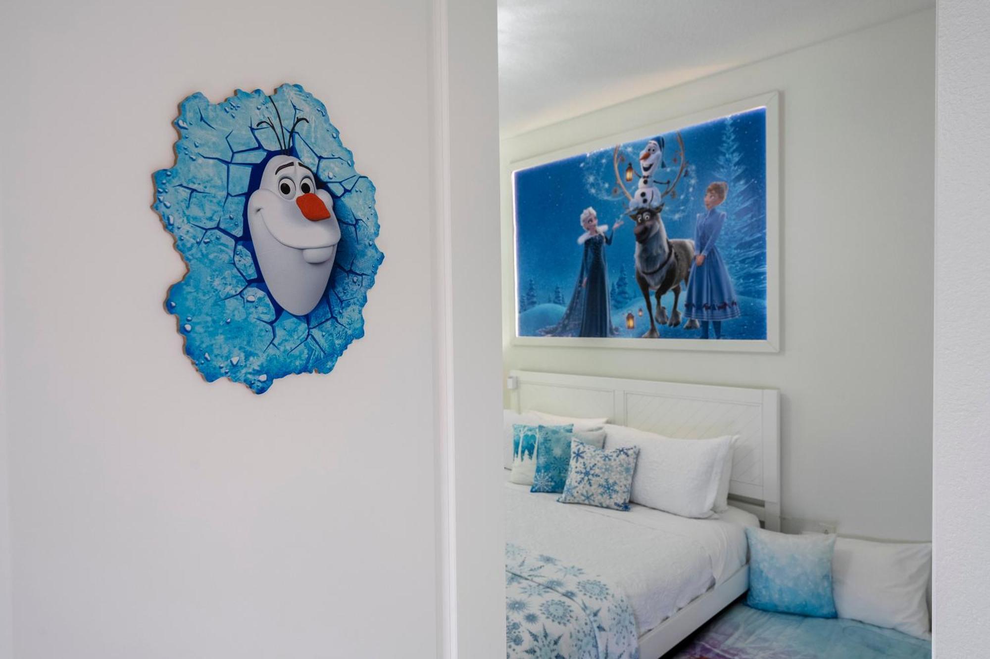 Themed House 5 Min To Parks, Heated Pool, Jacuzzi, Gym And Holiday home Orlando