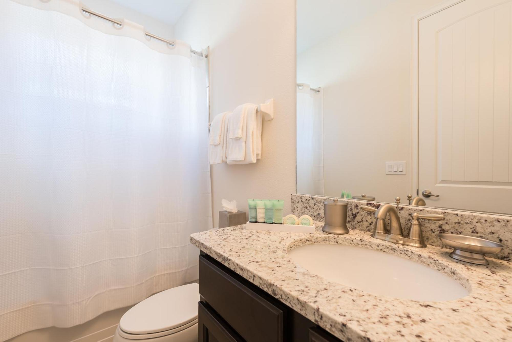 Lovely By Rentyl Near With Private Pool, Air Hockey Table & Amenities - 7467m Holiday home *