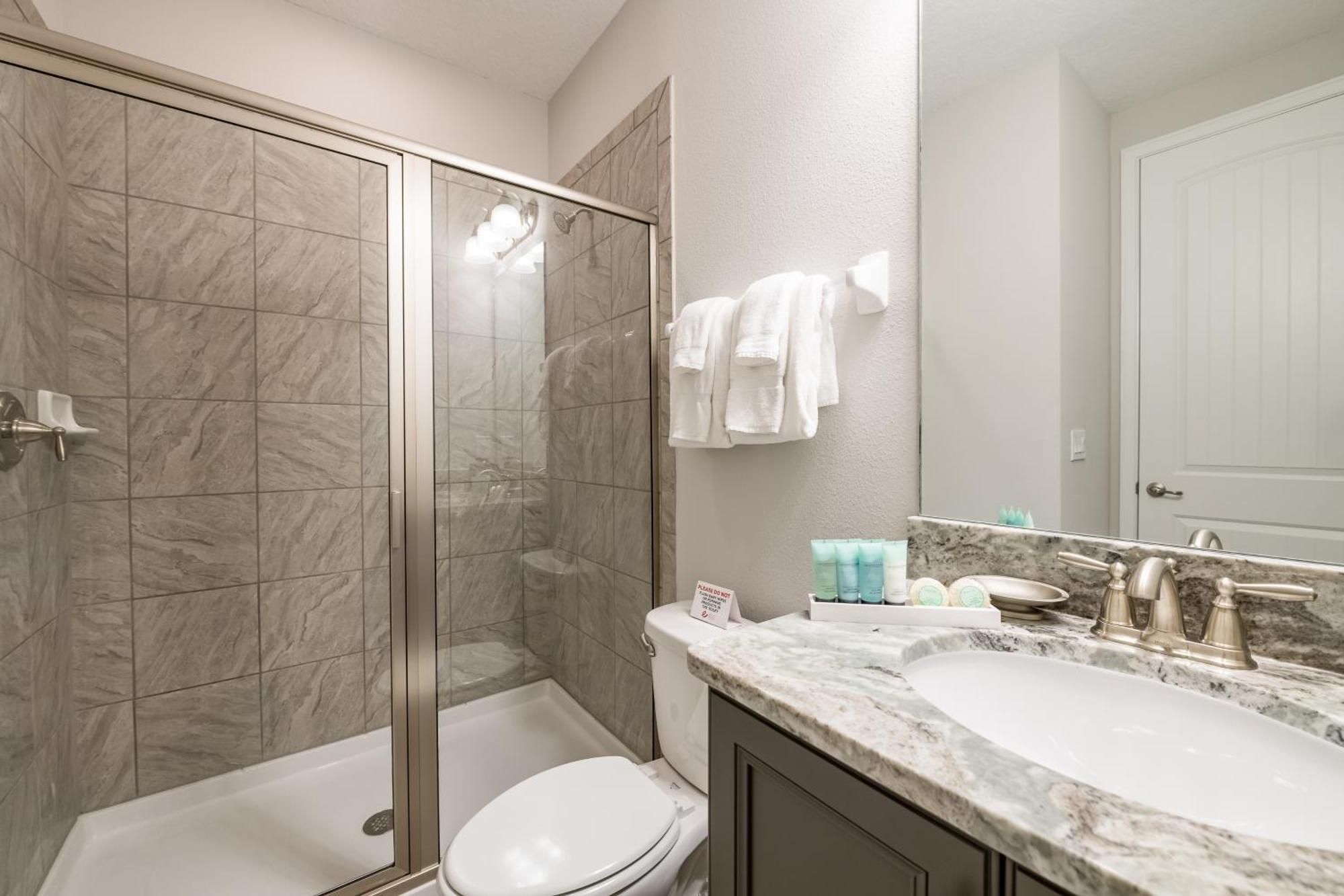 Vibrant With Theater & Pool Table Near By Rentyl - 7713g Orlando