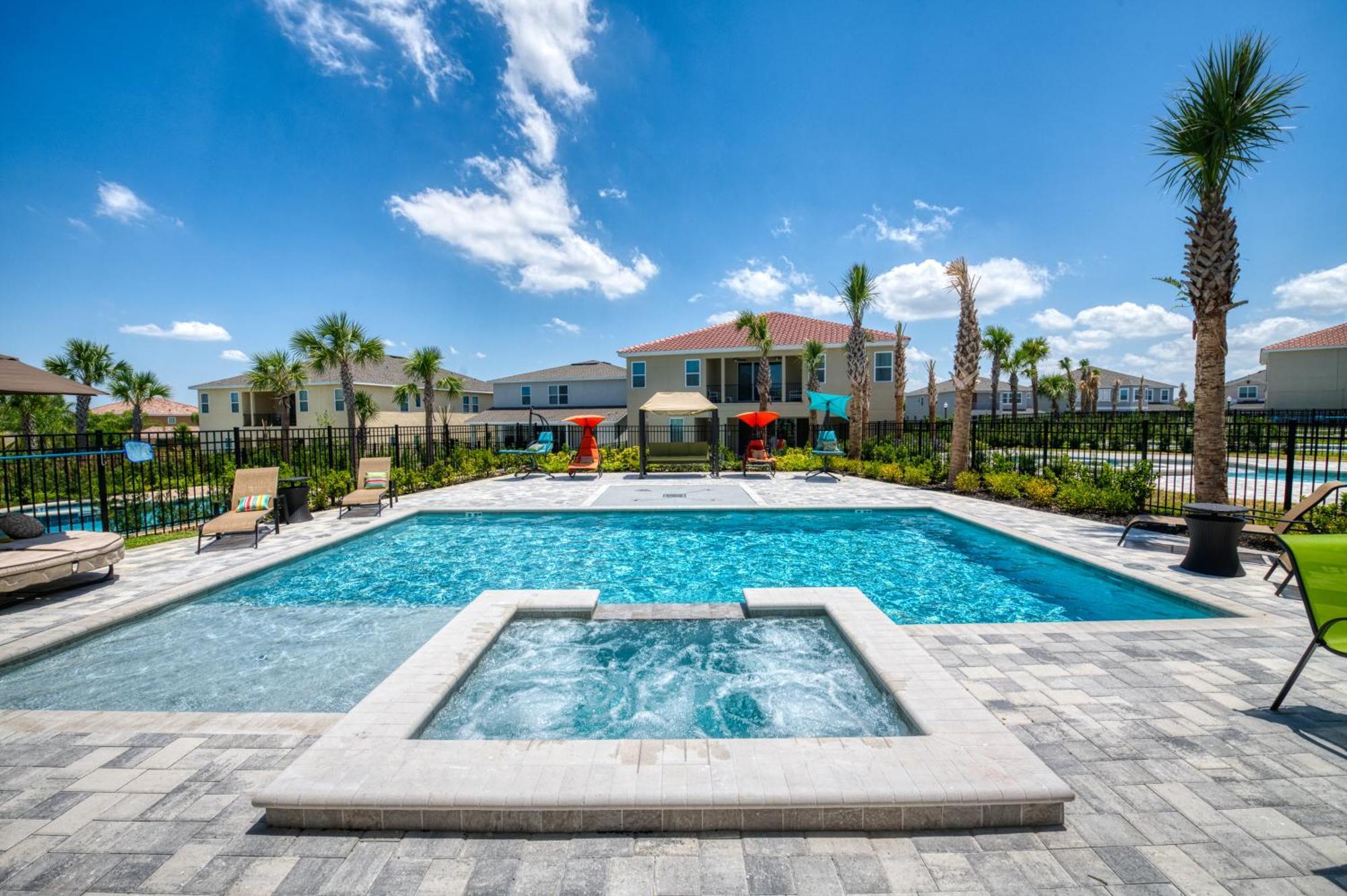 Holiday home Vibrant With Theater & Pool Table Near By Rentyl - 7713g Orlando