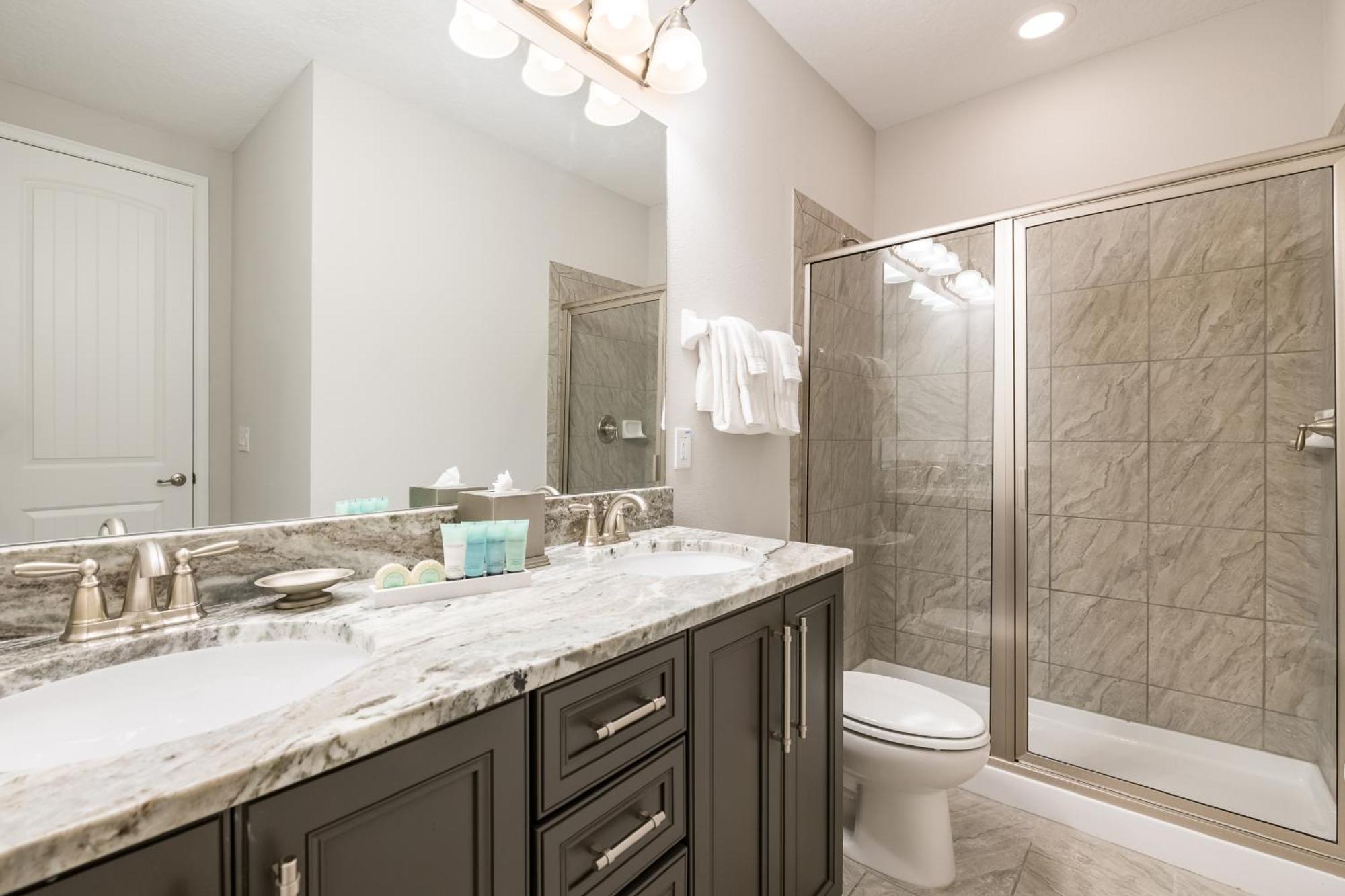 Vibrant With Theater & Pool Table Near By Rentyl - 7713g Orlando