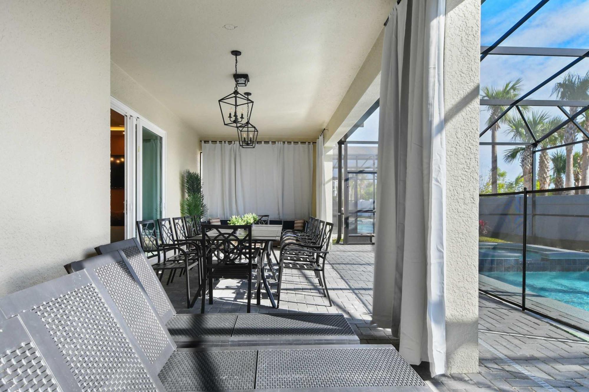 Luxurious Windsor Cay Retreat With Theater & Pool * Orlando