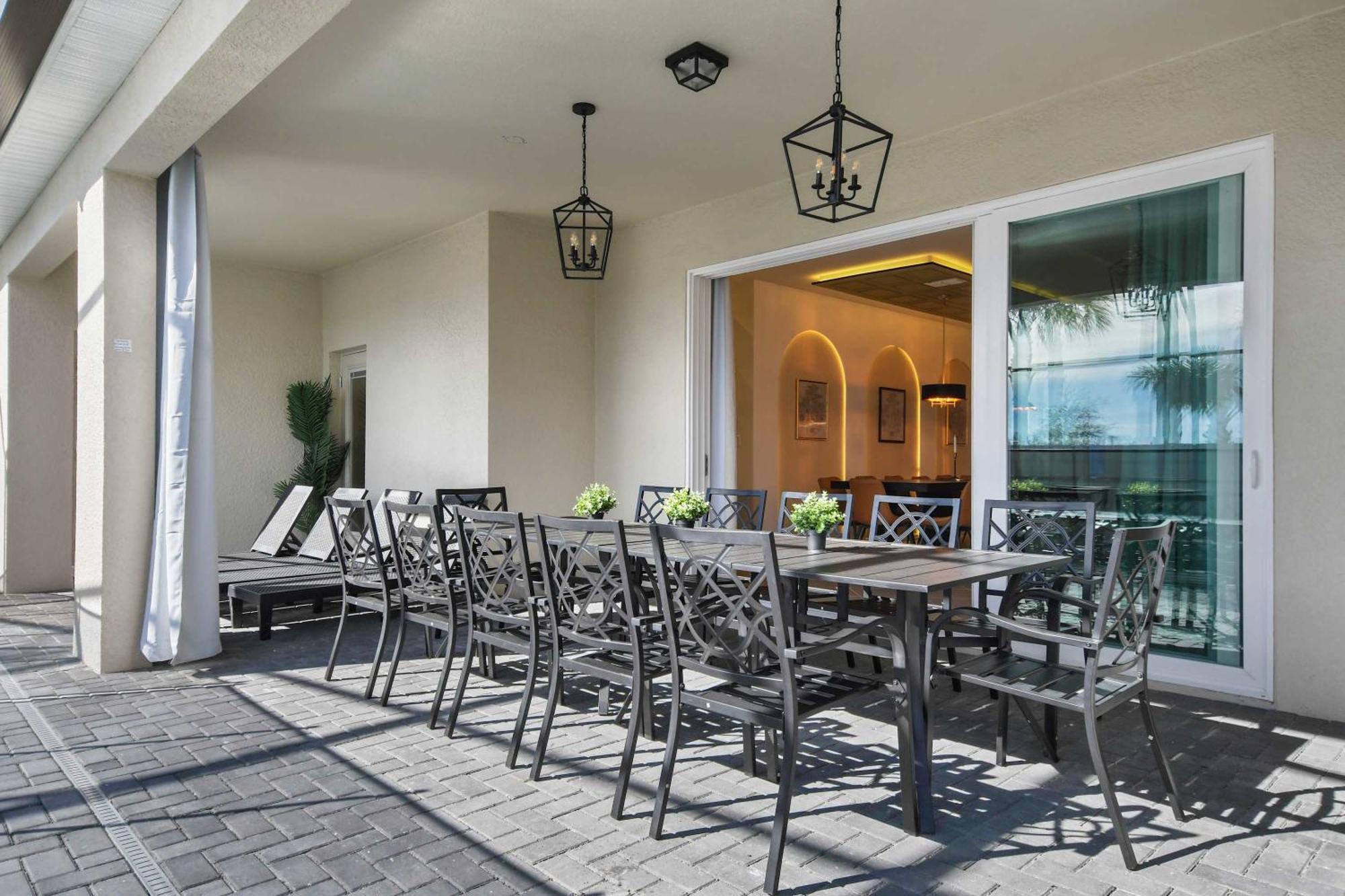 Luxurious Windsor Cay Retreat With Theater & Pool