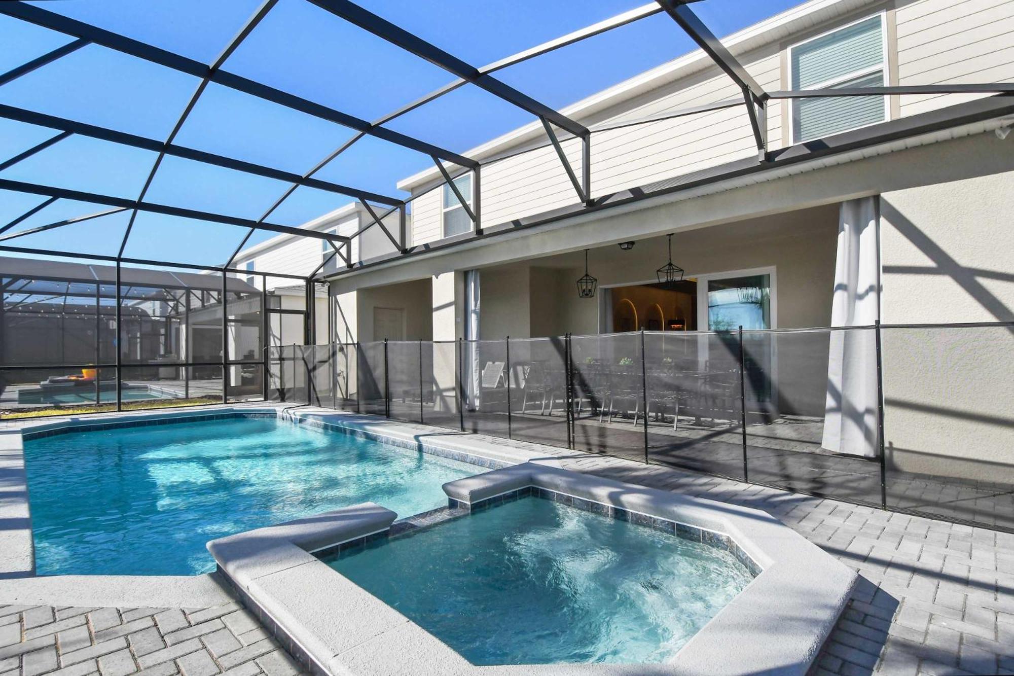 Holiday home Luxurious Windsor Cay Retreat With Theater & Pool *