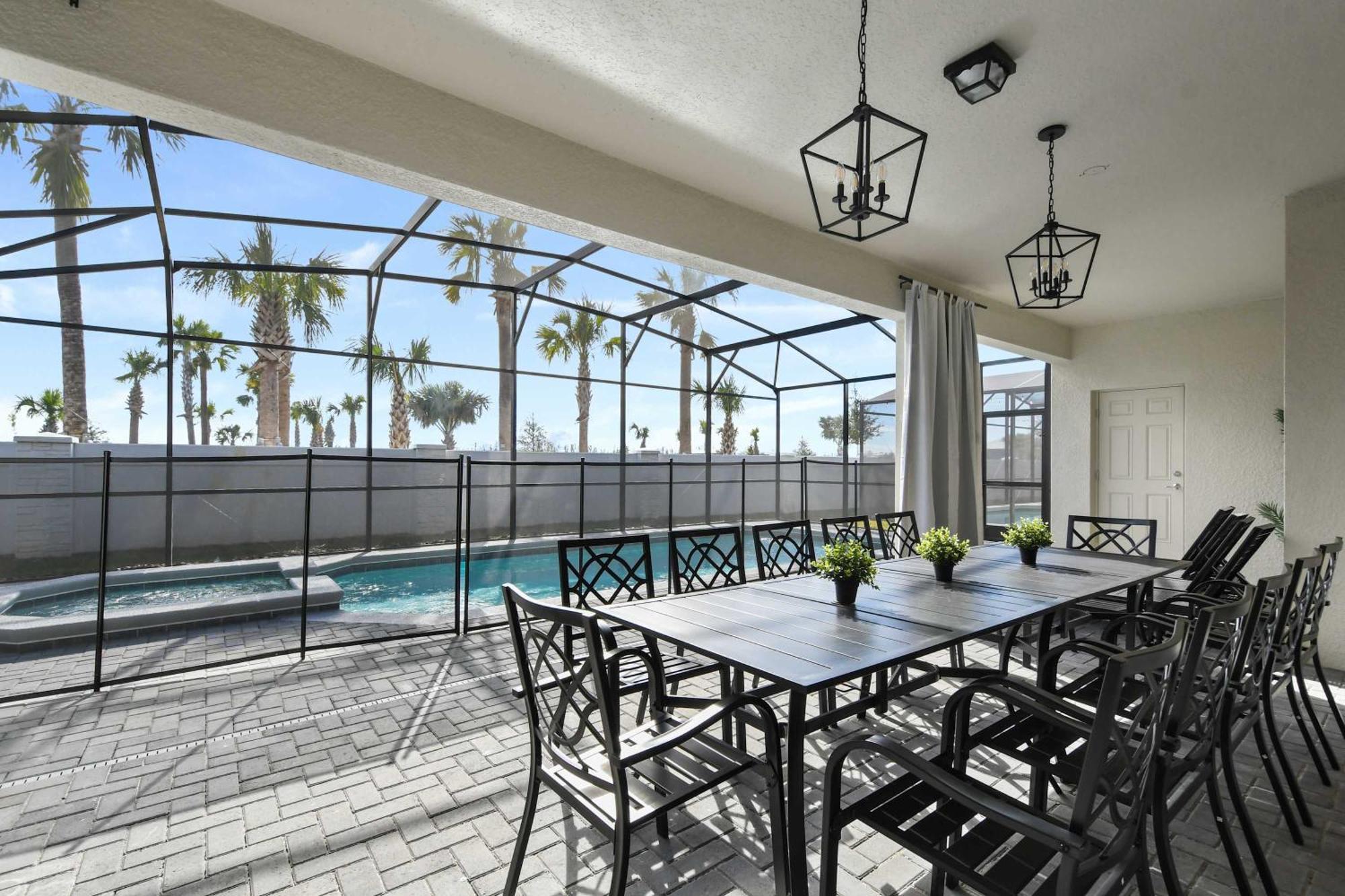 Holiday home Luxurious Windsor Cay Retreat With Theater & Pool