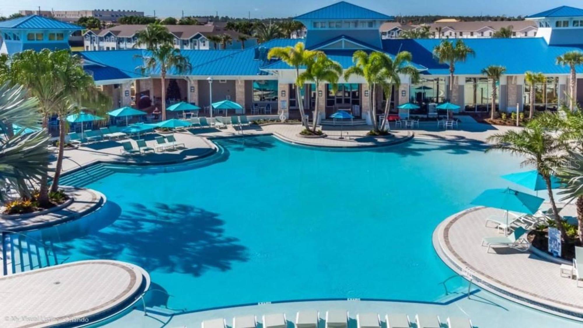 Luxurious Windsor Cay Retreat With Theater & Pool