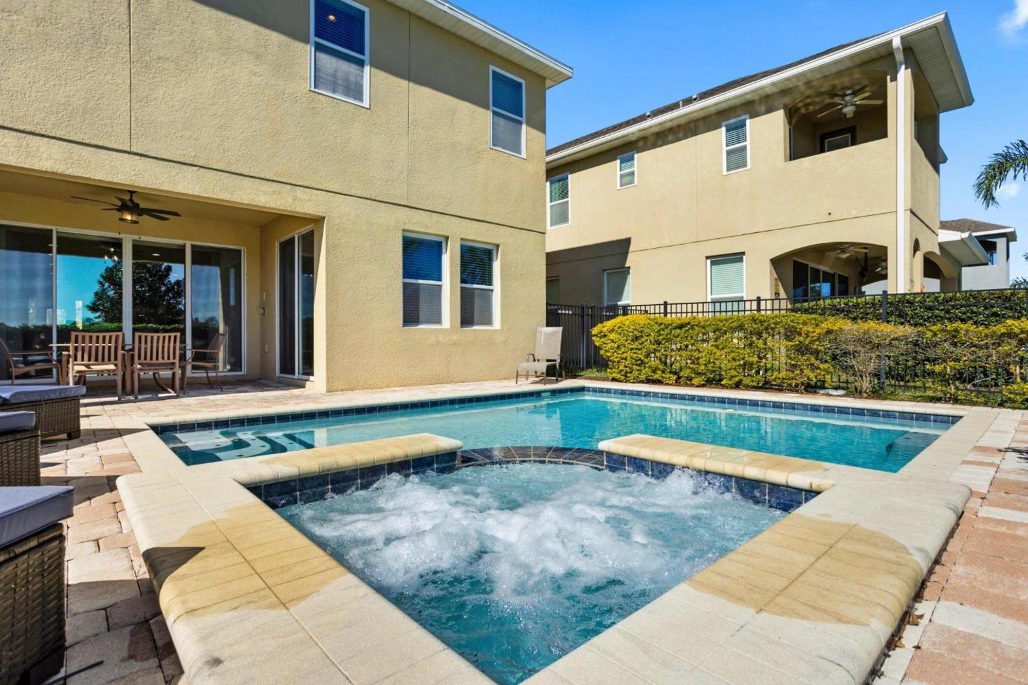 Sun-filled 6 Bdrm With Game At Encore Holiday home Orlando
