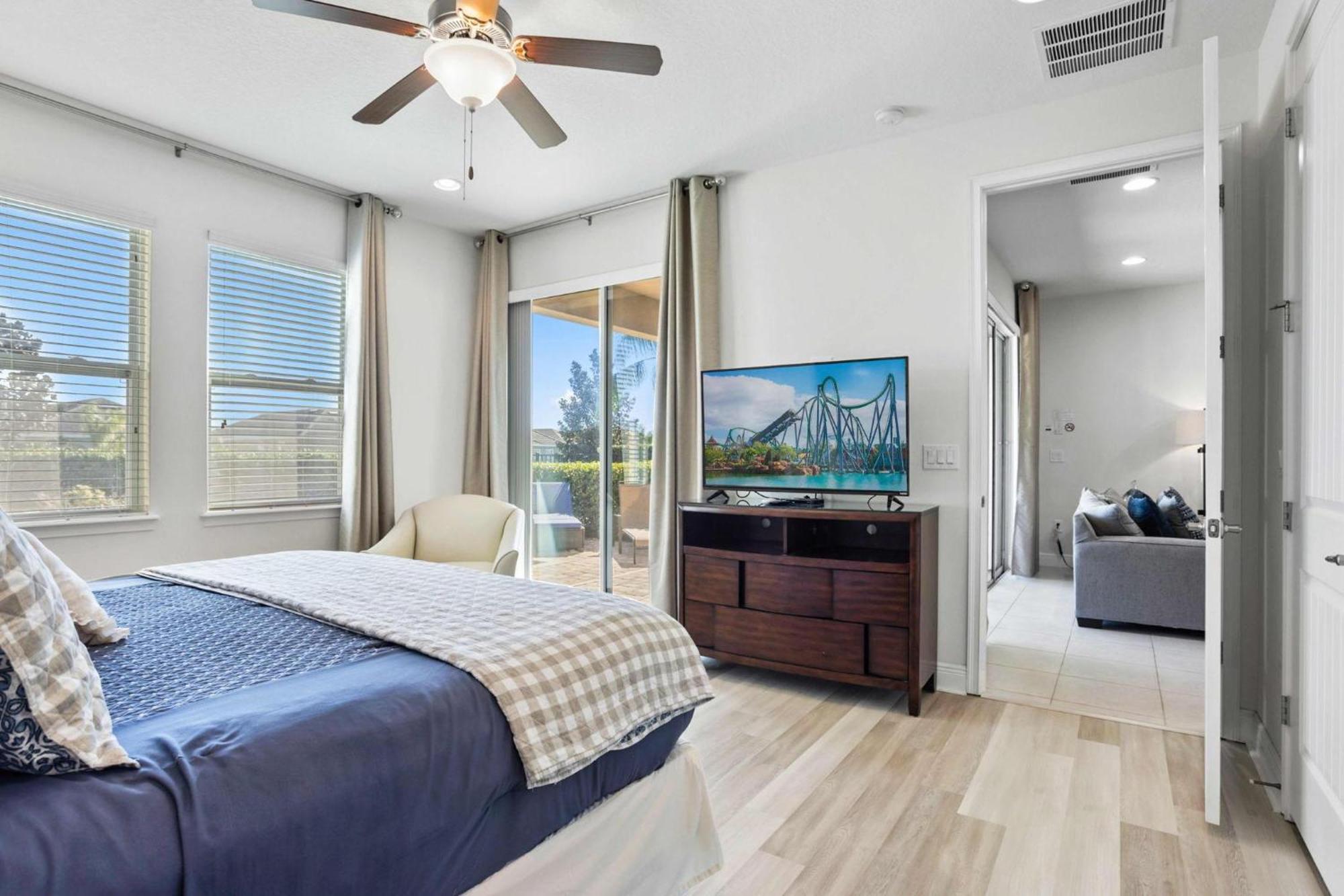 Sun-filled 6 Bdrm With Game At Encore Holiday home *