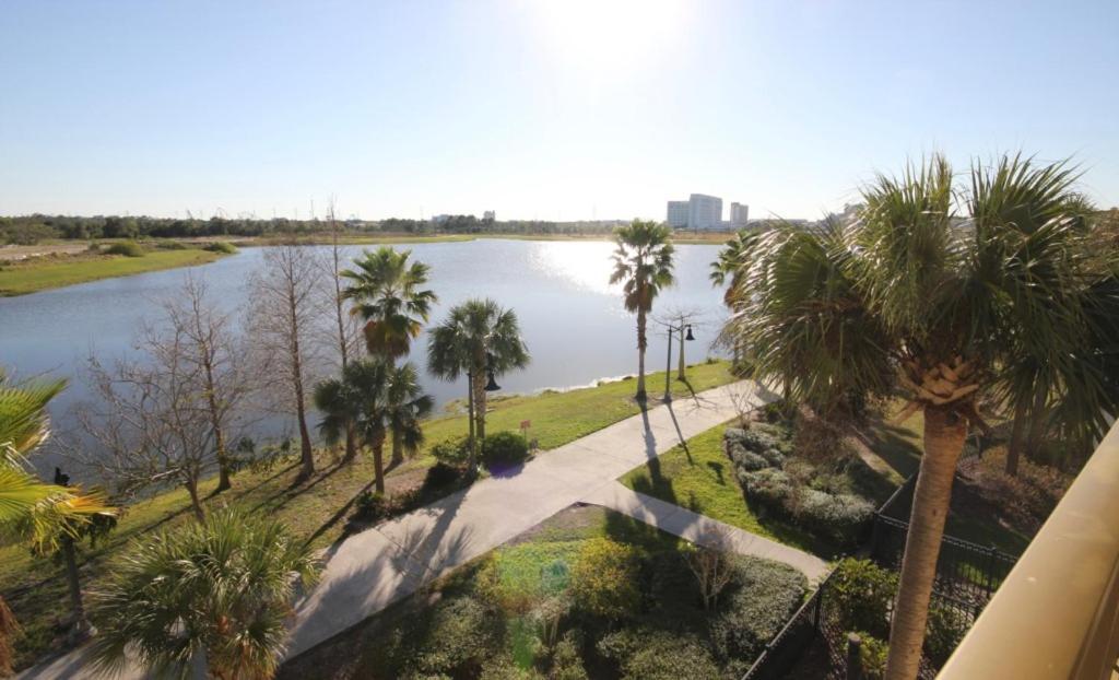 New! Luxurious Vista Cay Lakeview Fantasy Near Theme Parks And Walk To The Convention Center Orlando