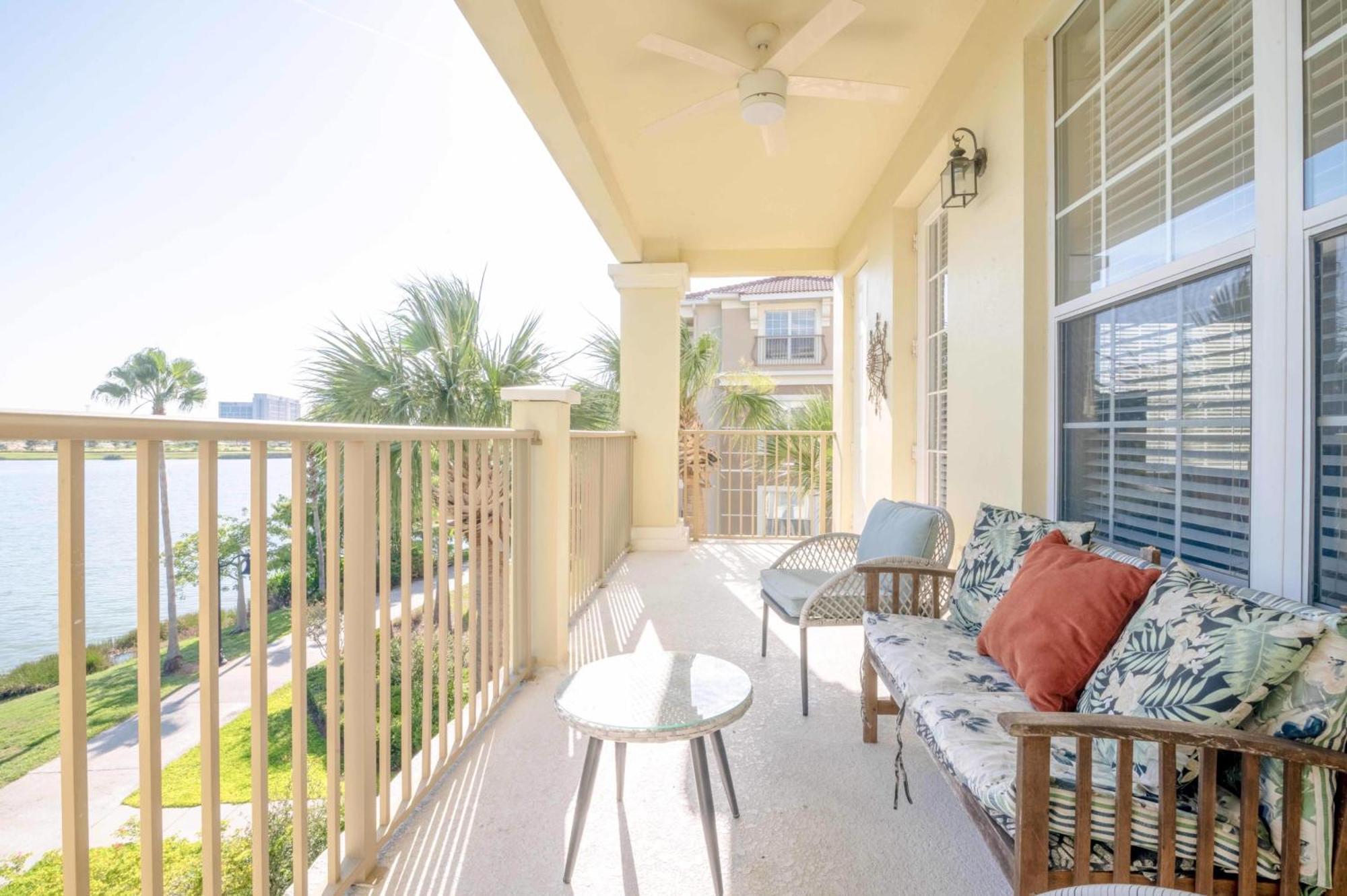 New! Luxurious Vista Cay Lakeview Fantasy Near Theme Parks And Walk To The Convention Center Holiday home *