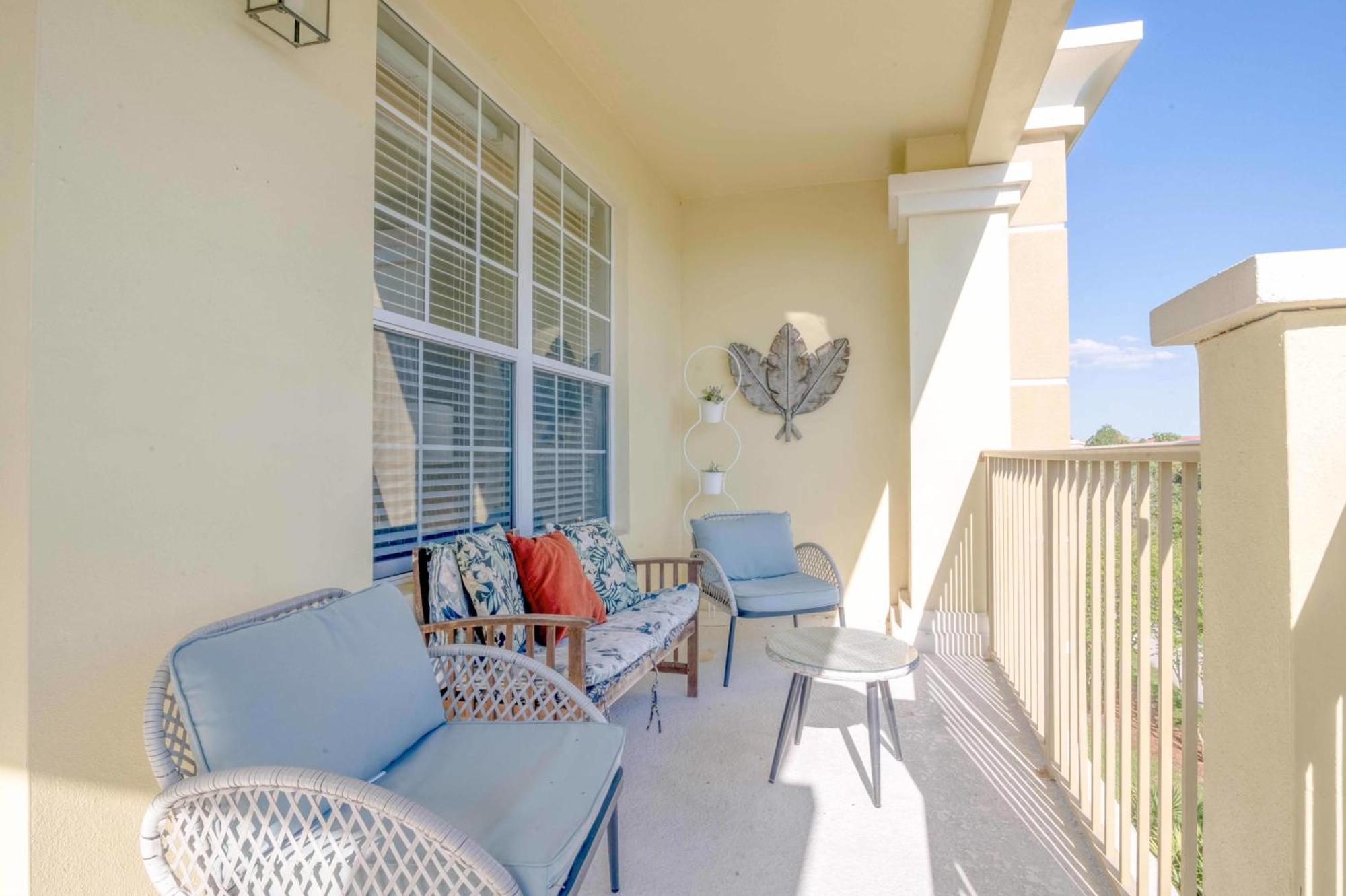 New! Luxurious Vista Cay Lakeview Fantasy Near Theme Parks And Walk To The Convention Center Holiday home Orlando