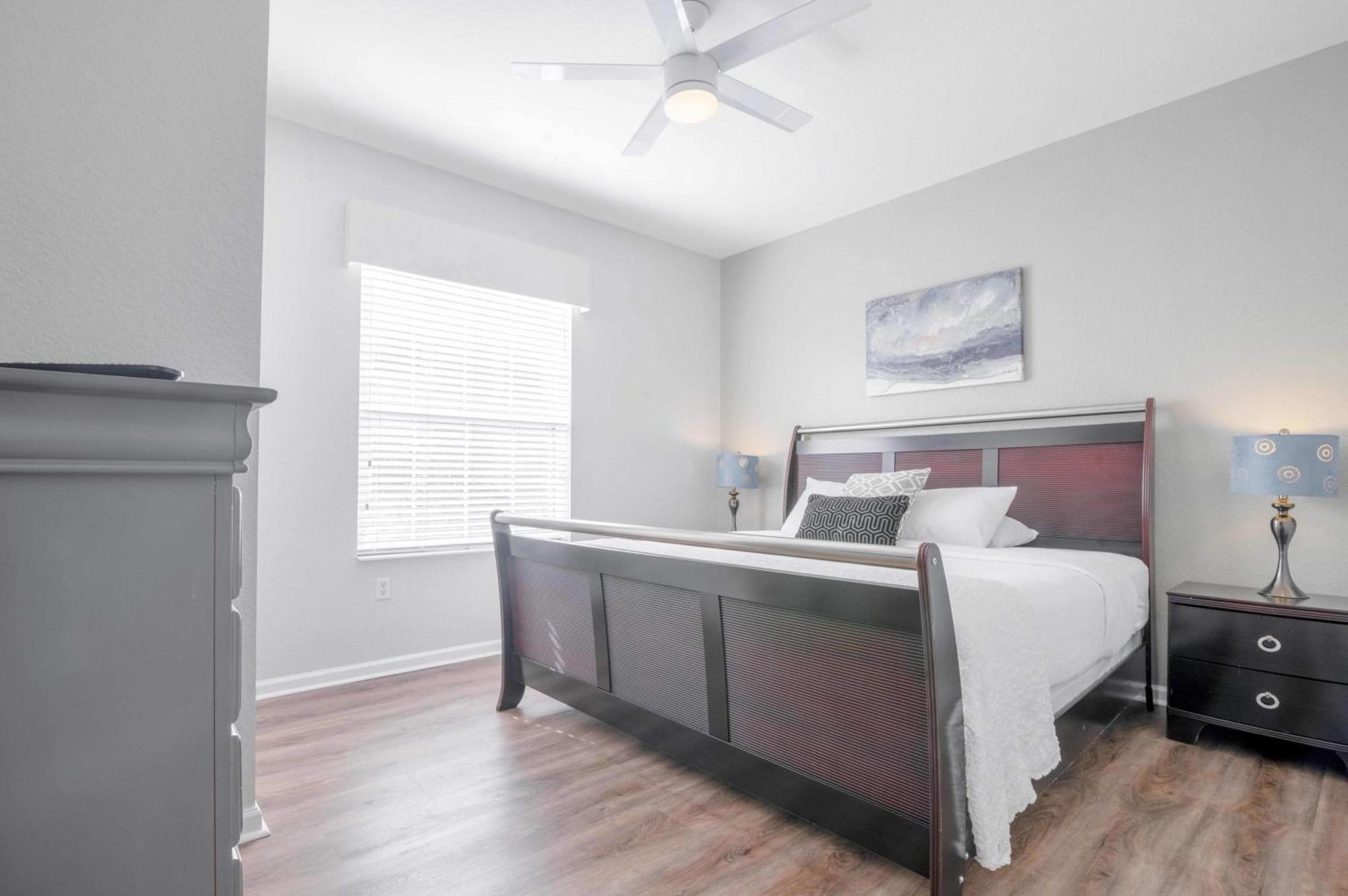 New! Luxurious Vista Cay Lakeview Fantasy Near Theme Parks And Walk To The Convention Center Holiday home