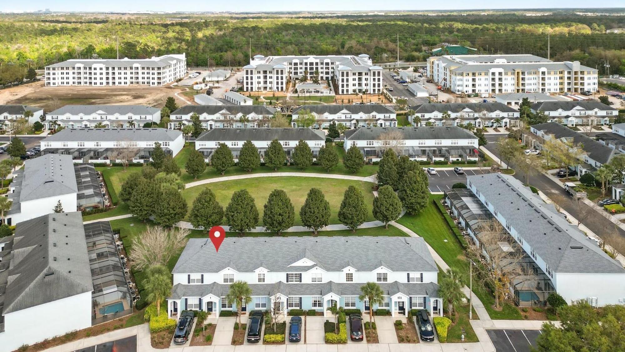Perfect Townhome Near Holiday home *