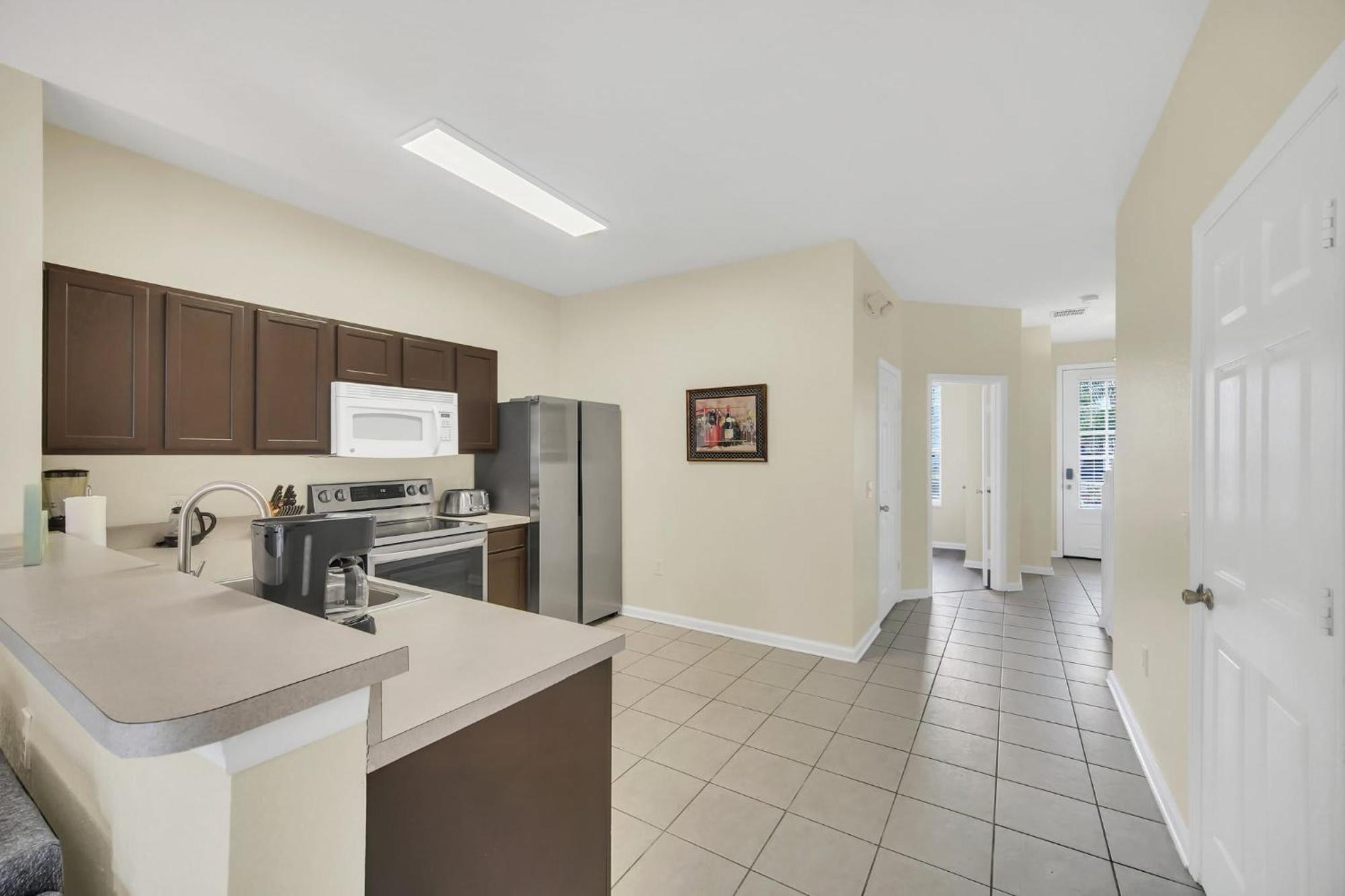 Perfect Townhome Near Holiday home *