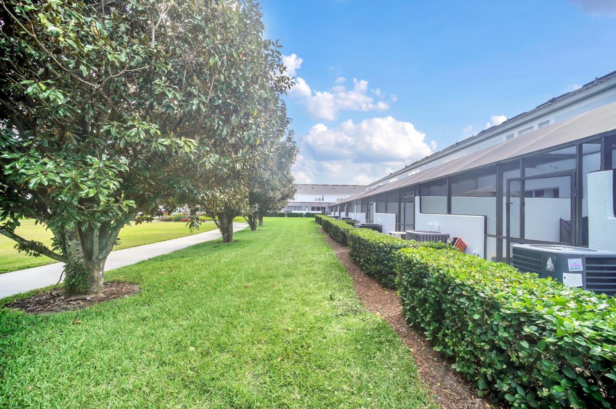 Perfect Townhome Near Holiday home *