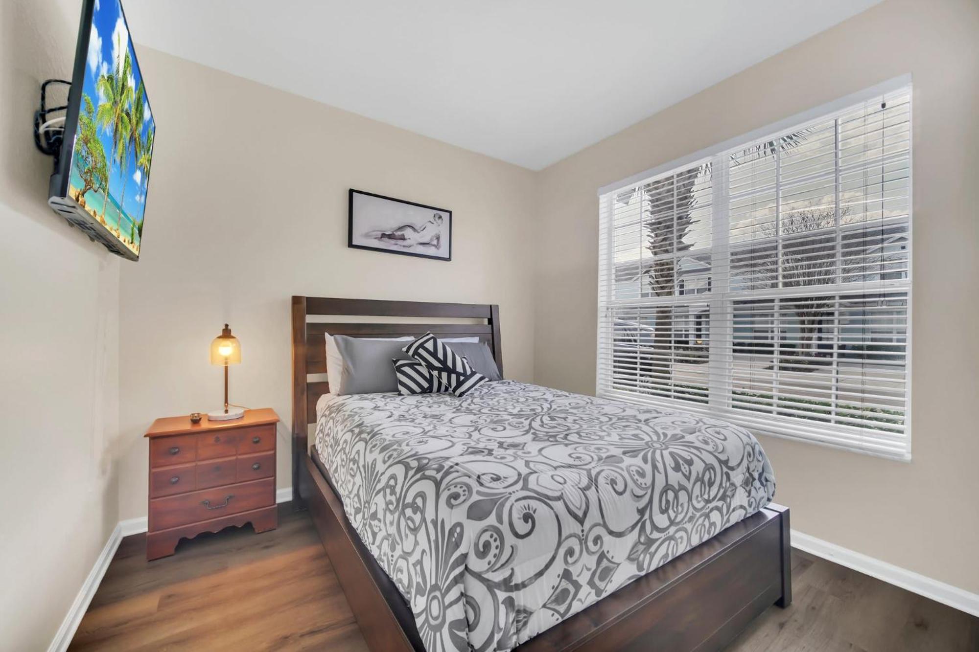 Perfect Townhome Near Holiday home