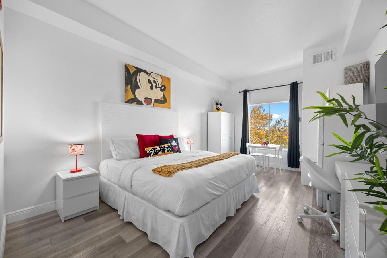 King Bed Theme Park Free Shuttle Included * Orlando