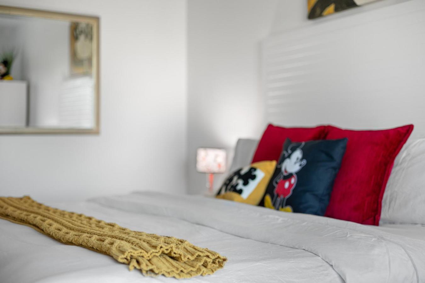 King Bed Theme Park Free Shuttle Included Holiday home Orlando