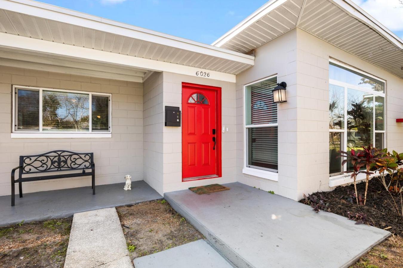 Holiday home Airport Vacation Pet Friendly