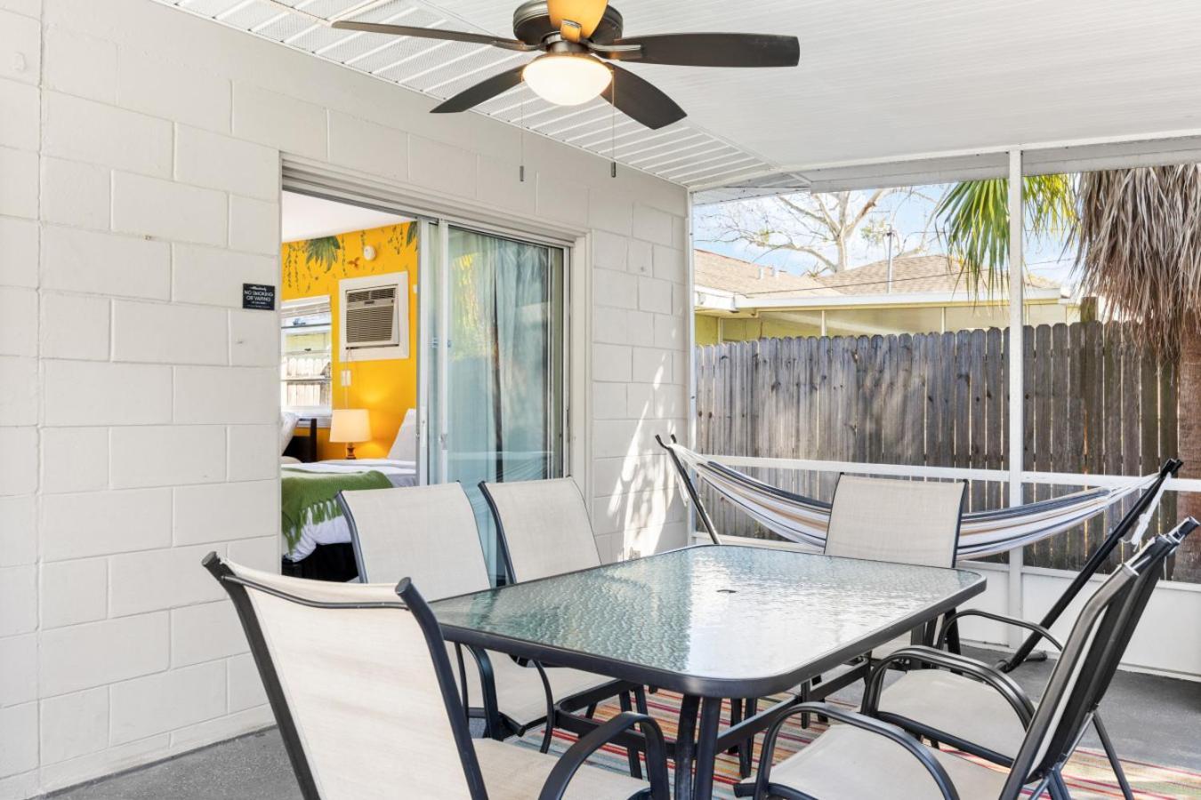 Holiday home Airport Vacation Pet Friendly *