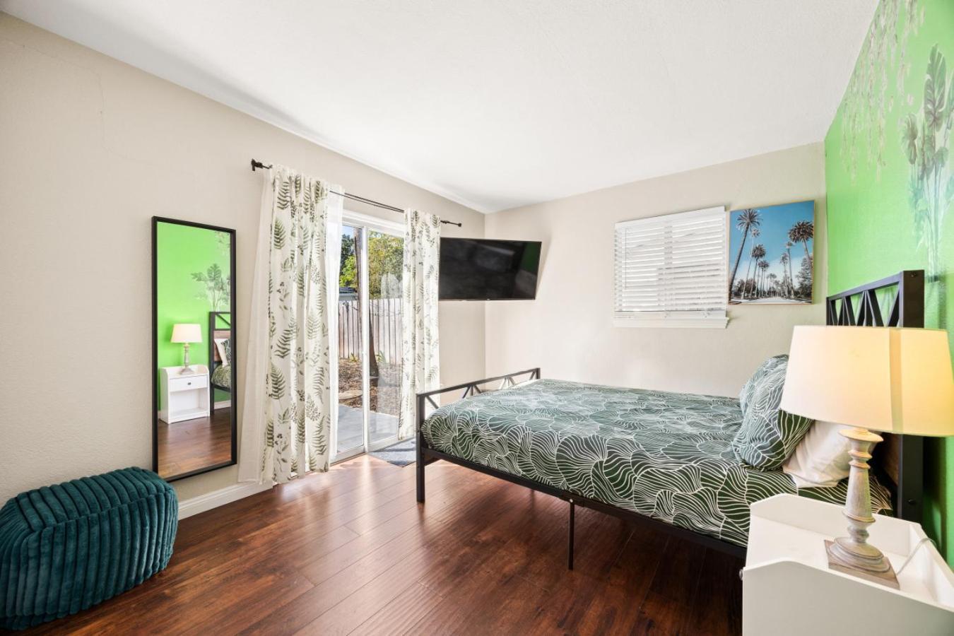 Airport Vacation Pet Friendly Holiday home *