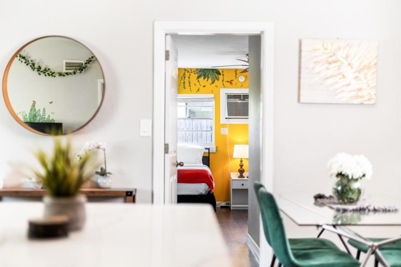 Holiday home Airport Vacation Pet Friendly *