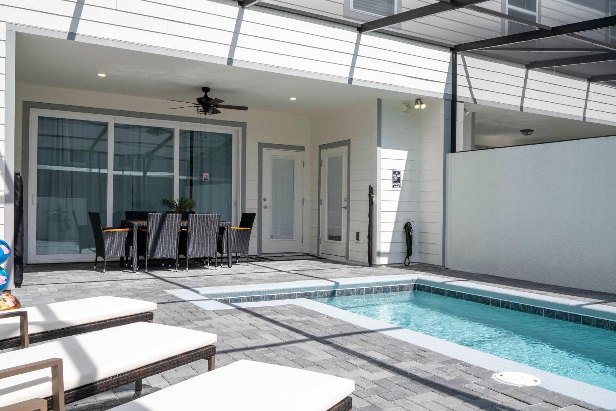 Holiday home Simply Amazing 5br Chic Retreat Themed Fun & Style *