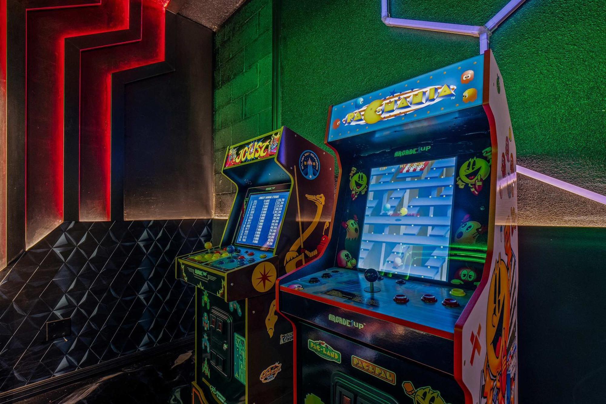 Super Homey- 8bdr - Ps5 Arcades Poker Loft Holiday home *