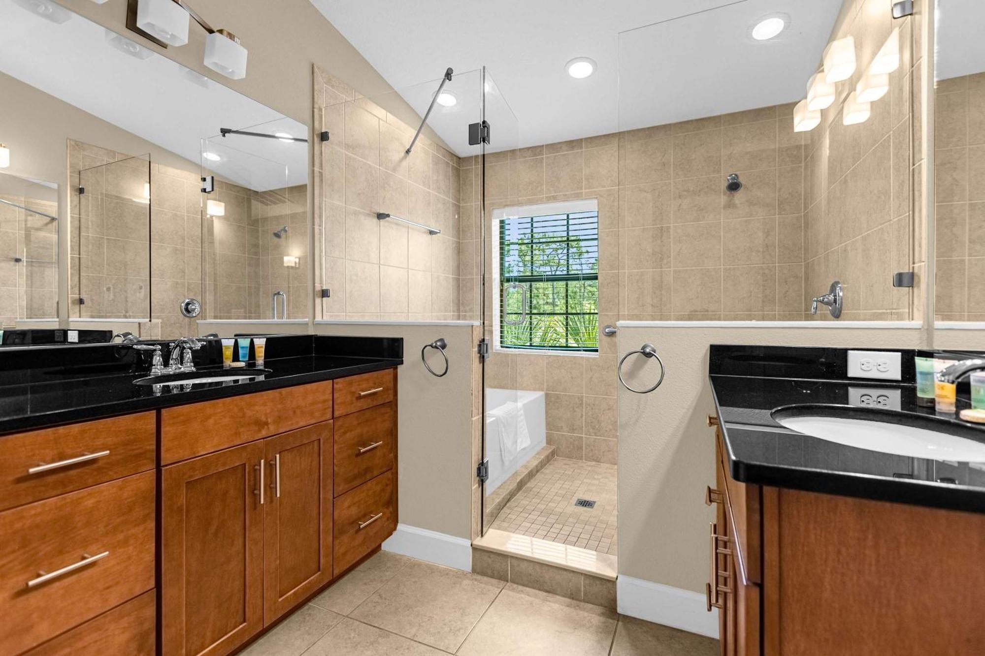 Deluxe 3 Townhome - 5 Minutes From Holiday home Orlando