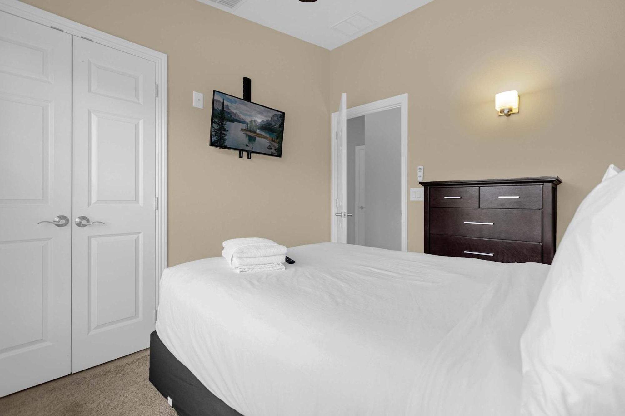 Deluxe 3 Townhome - 5 Minutes From * Orlando
