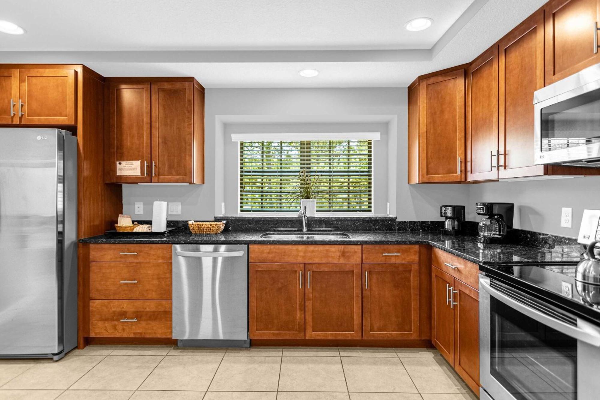 Deluxe 3 Townhome - 5 Minutes From