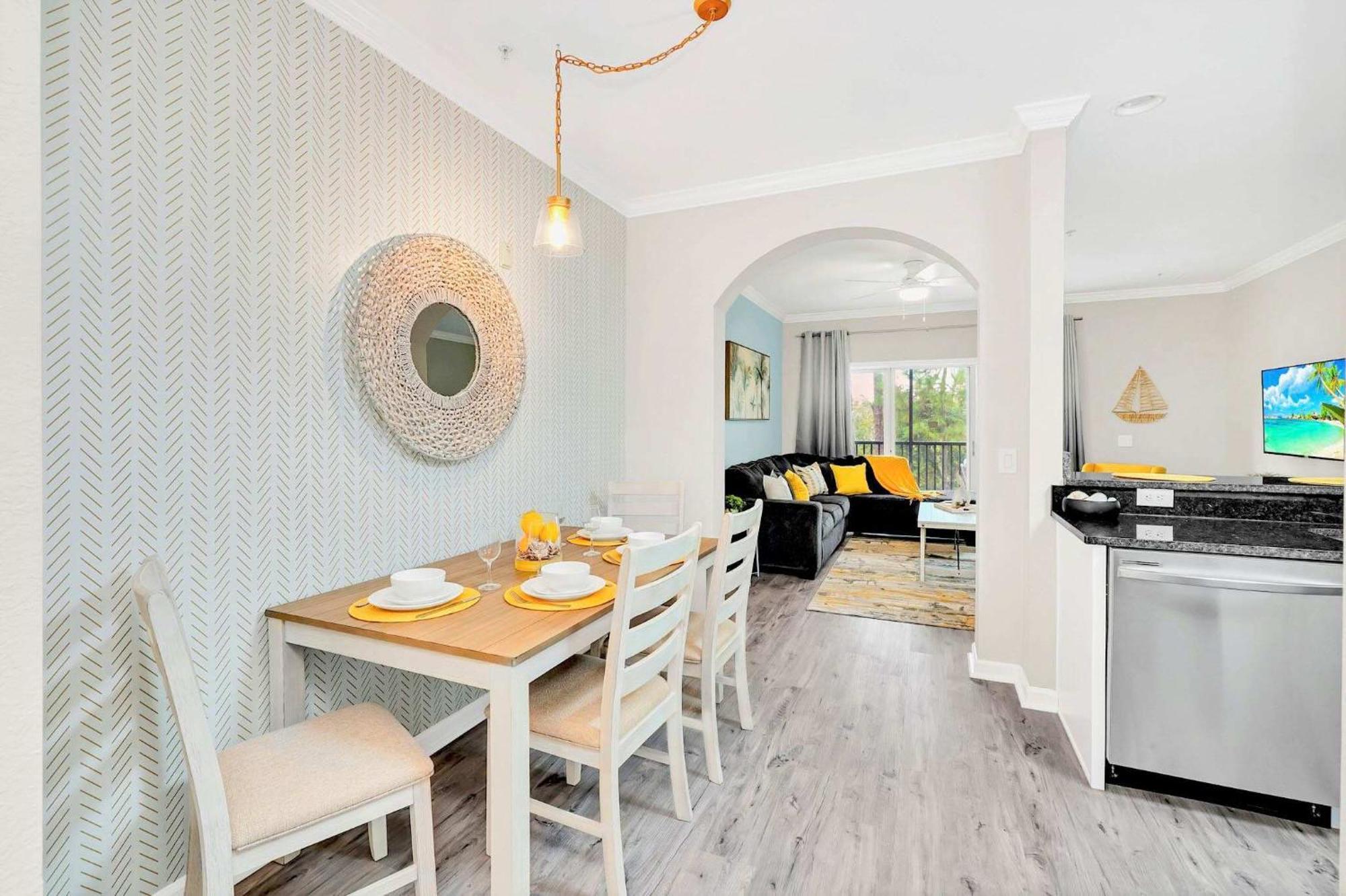 2br With Pool & Hot Tub - Near Holiday home
