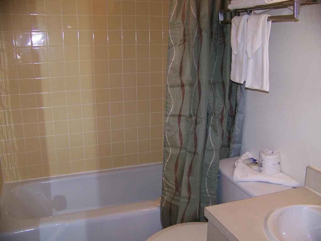 Hotel Budget And Suites West