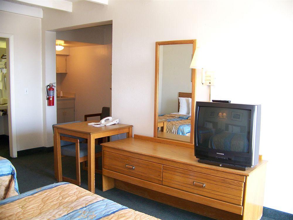 Budget And Suites West 2*