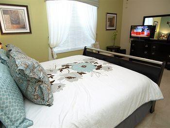 Luxurious Near Universal By Cnd Holiday Homes