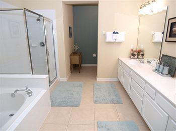 Hotel Luxurious Near Universal By Cnd Holiday Homes