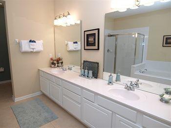 Hotel Luxurious Near Universal By Cnd Holiday Homes