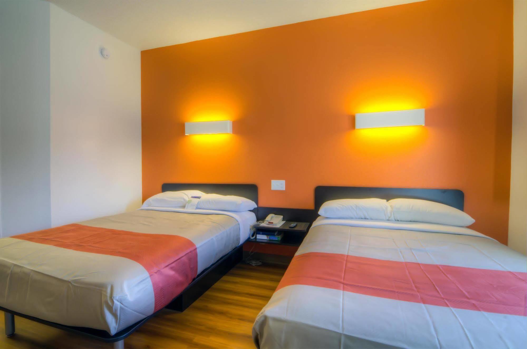 Hotel 6-orlando, Fl - International Dr