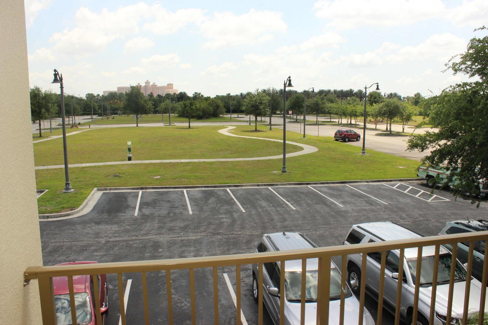 Aco Universal Boulevard *