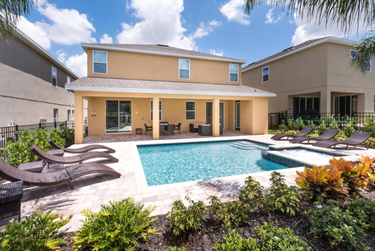 8 Bedroom Vacation With Pool Holiday home