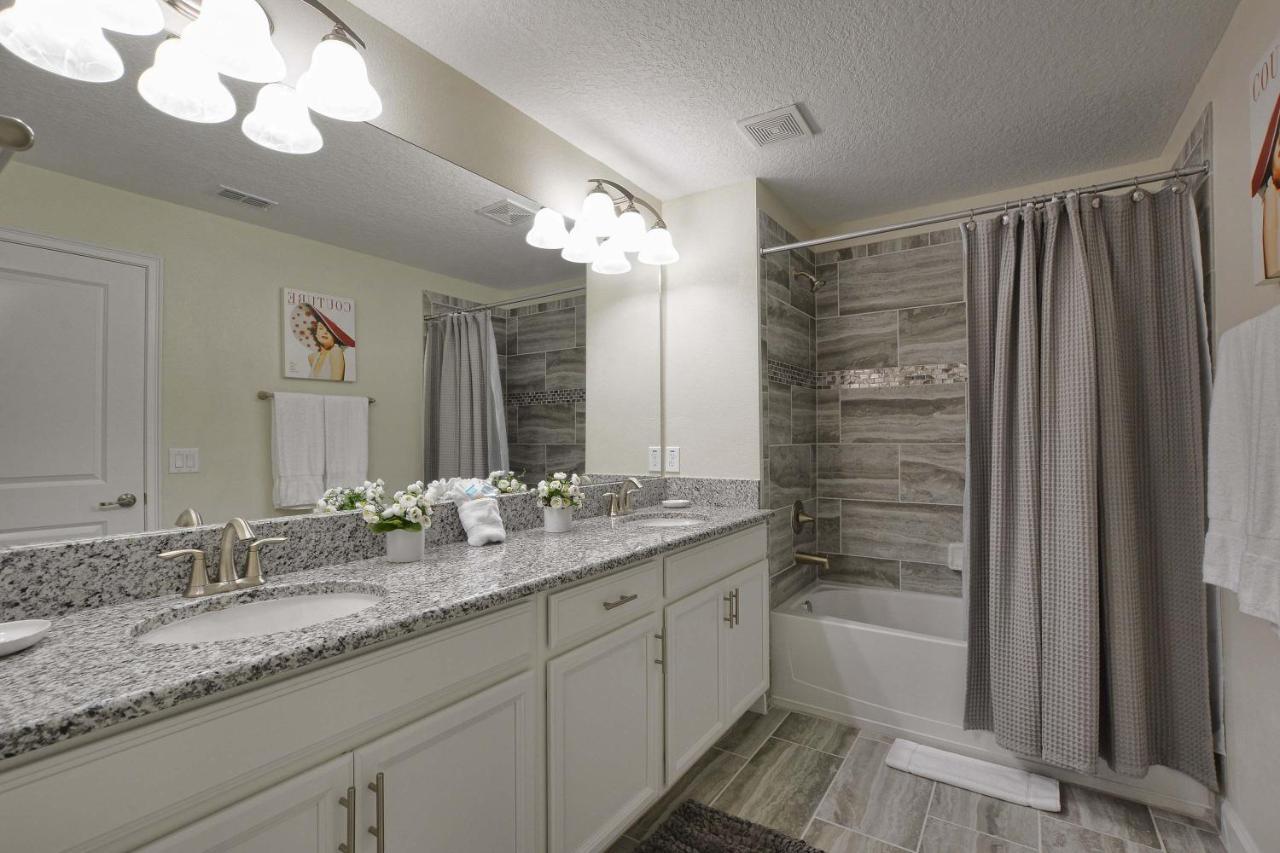 Storey Lake-4 Bedroom Townhome W/spashpool-1613st *
